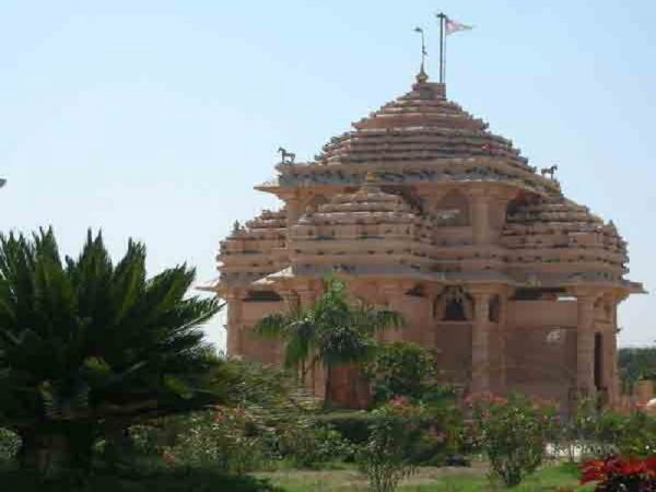 एक ऐसा हिन्दू मंदिर जहां होती है मुस्लिम महिला की पूजा