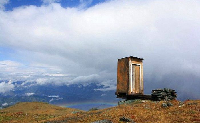 8500 फीट ​की ऊंचाई पर बना है ये खतरनाक टॉयलेट, तापमान है -50