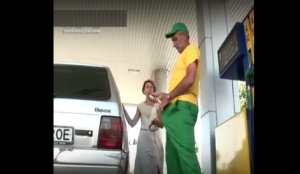 Video : जब गाड़ी में पेट्रोल भरने के लिए के आदमी ने पेंट में डाला हाथ और फिर हुआ कुछ यूँ