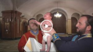Video : चर्च के फादर बच्चों के साथ करते हैं कुछ ऐसा, देख कर हैरान हो जायेंगे आप भी