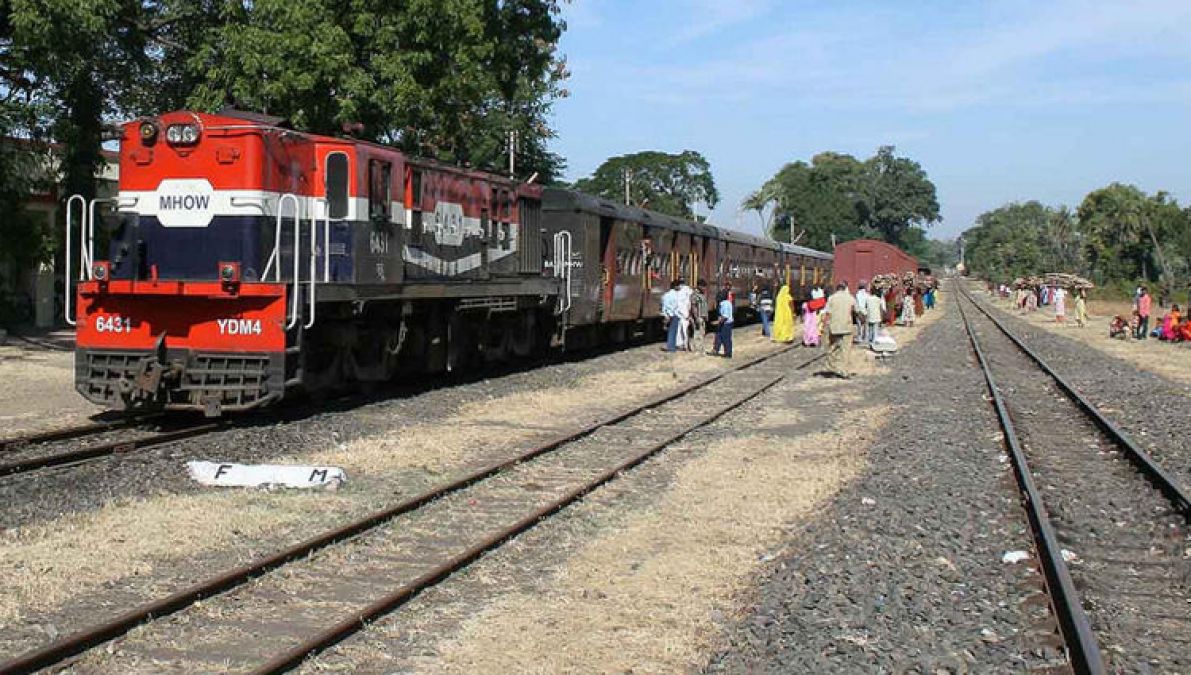 आखिर पटरियों पर ही क्यों चलती है ट्रैन...वजह कर रही लोगों को हैरान