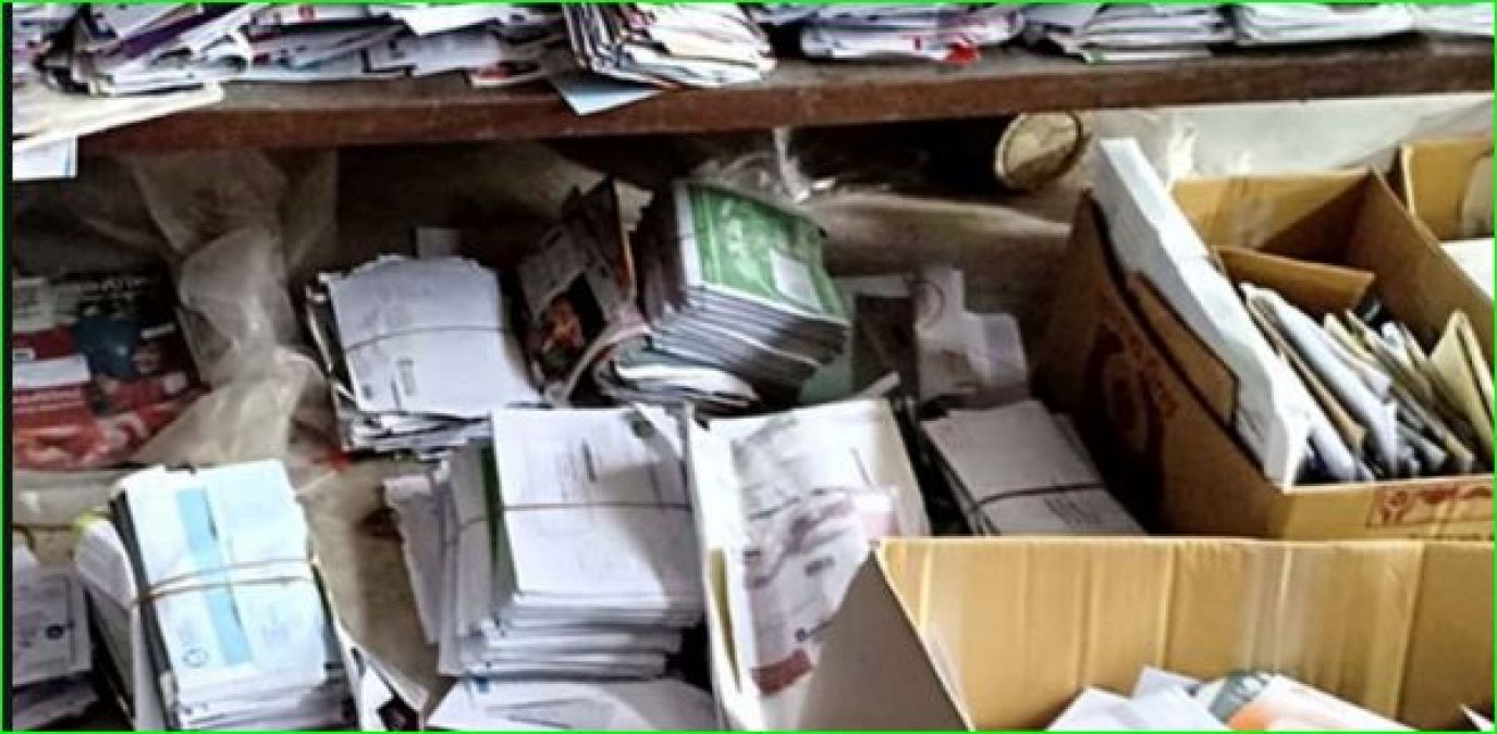 Postman did not give letters to people, 24,000 letters found from home after he retired