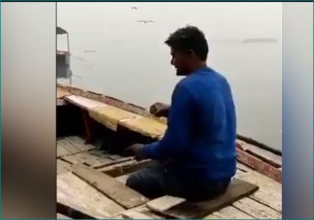 Mesmerizing video of Ghats of Banaras, boatman singing melodiously