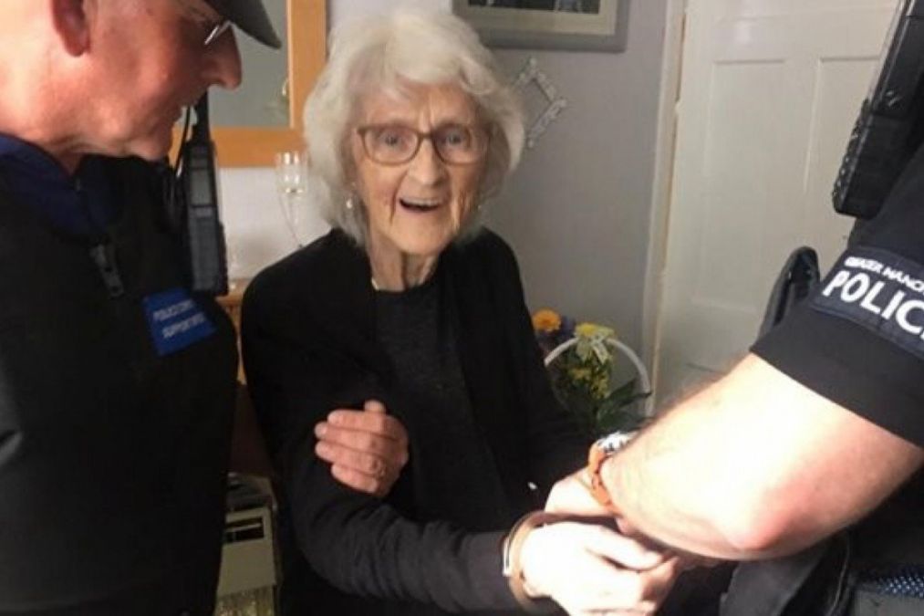 93 साल की दादी को पुलिस ने किया गिरफ्तार, अजीब है वजह