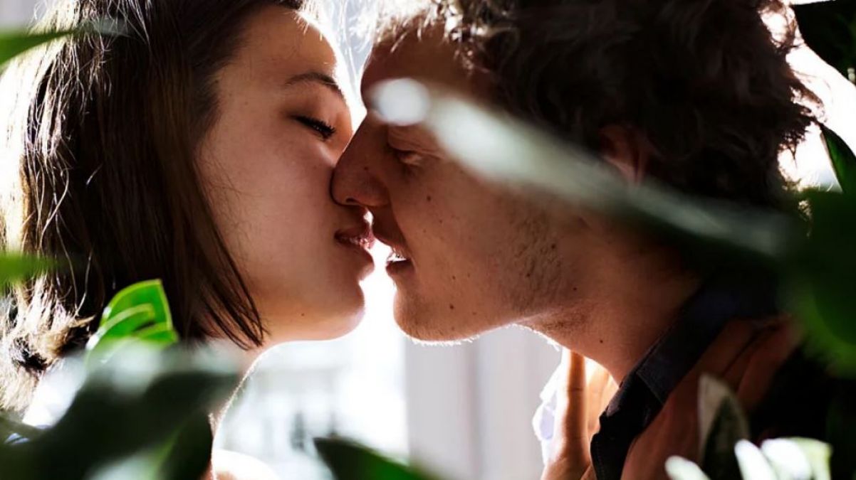 National Kissing Day: Every 'Kiss' says something, Know some special features of it...