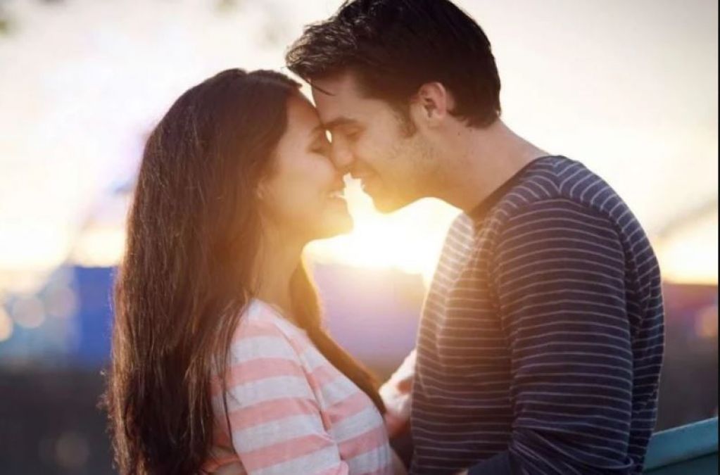 National Kissing Day: Every 'Kiss' says something, Know some special features of it...