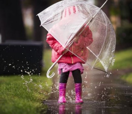 बारिश के साथ-साथ कोरोना से भी बचाएगा ये 'यूनिक छाता'