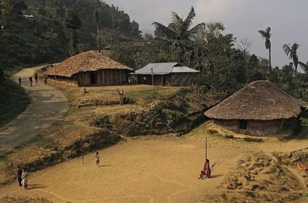 India's most unique village, it's head accounts in India and sleeps in Myanmar...