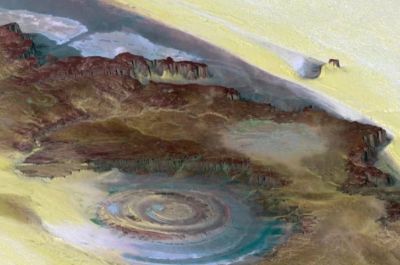 वैज्ञानिक भी हार गए इस चमत्कार के आगे, सहारा रेगिस्तान में बनी विशालकाय नीली आँख ?