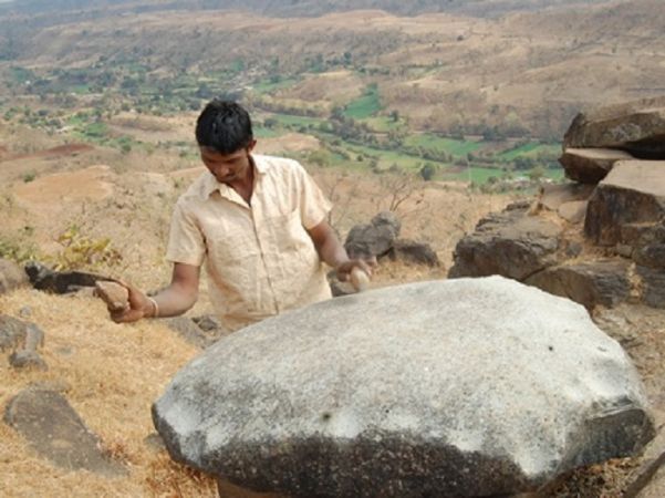 पुणे के इन पत्थरों से निकलता है मधुर संगीत