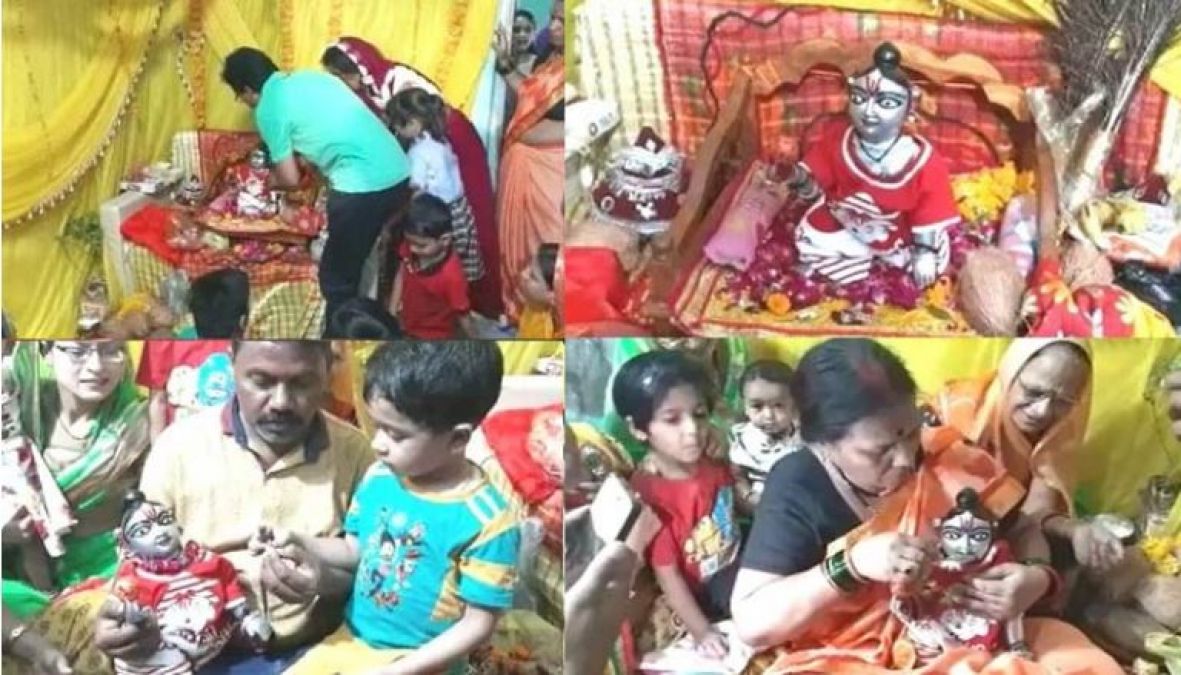 The crowd rushed to see the miracle of Bal Gopal, who was drinking milk in this village in Madhya Pradesh