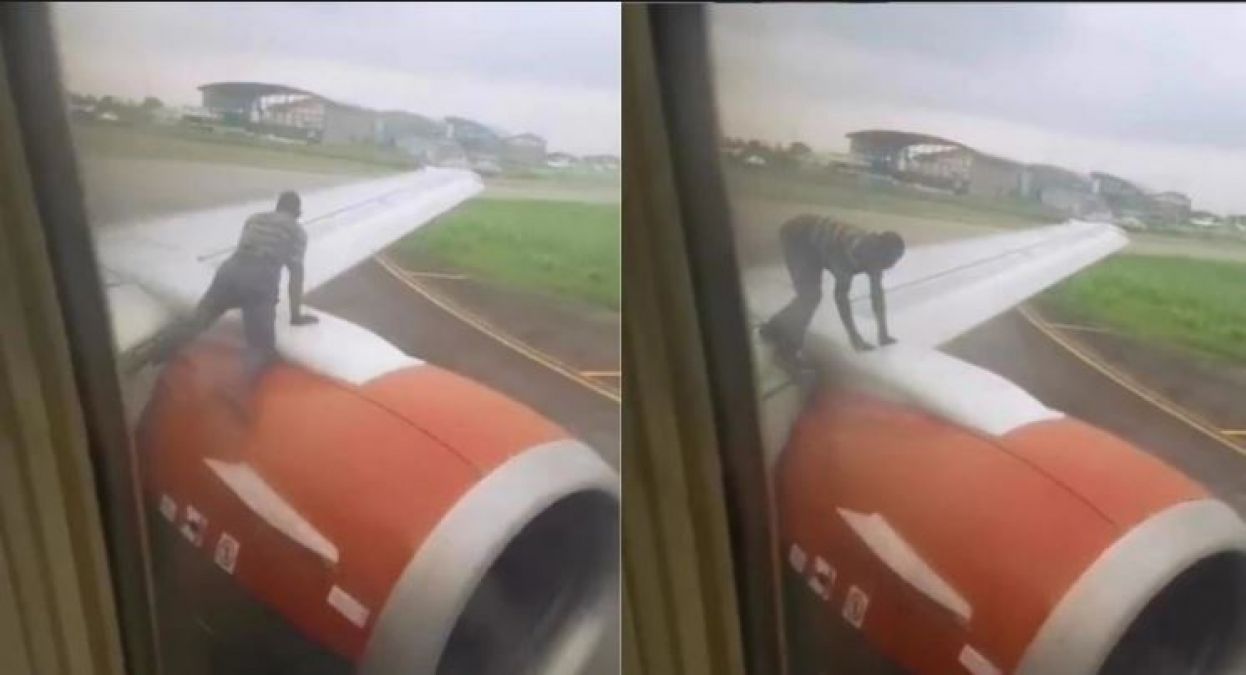 Video: The man climbed the wing of the plane and then...