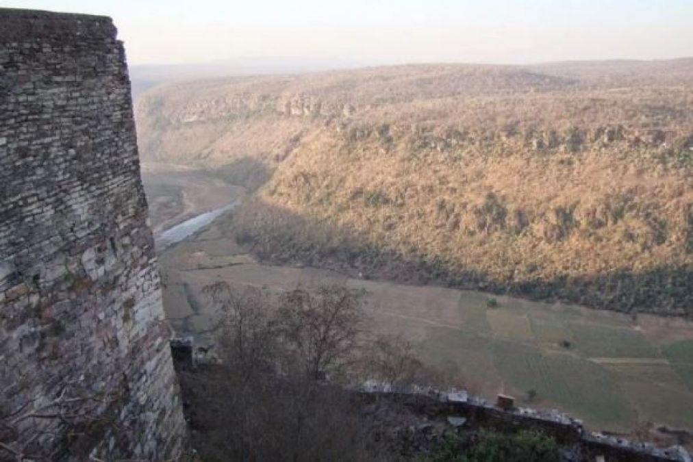 The 470-Year-Old Fort has Hundreds of Tunnels and Basements, You'll be amazed to know the History!