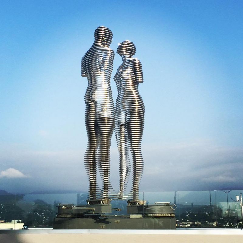 प्यार को जाहिर करती है जॉर्जिया के Batumi शहर की  ये मूर्तियां