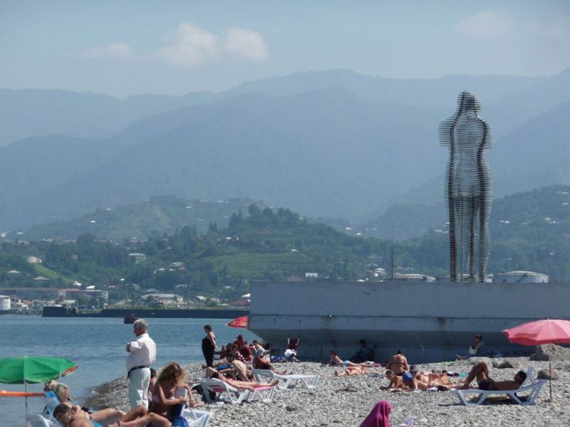 प्यार को जाहिर करती है जॉर्जिया के Batumi शहर की  ये मूर्तियां