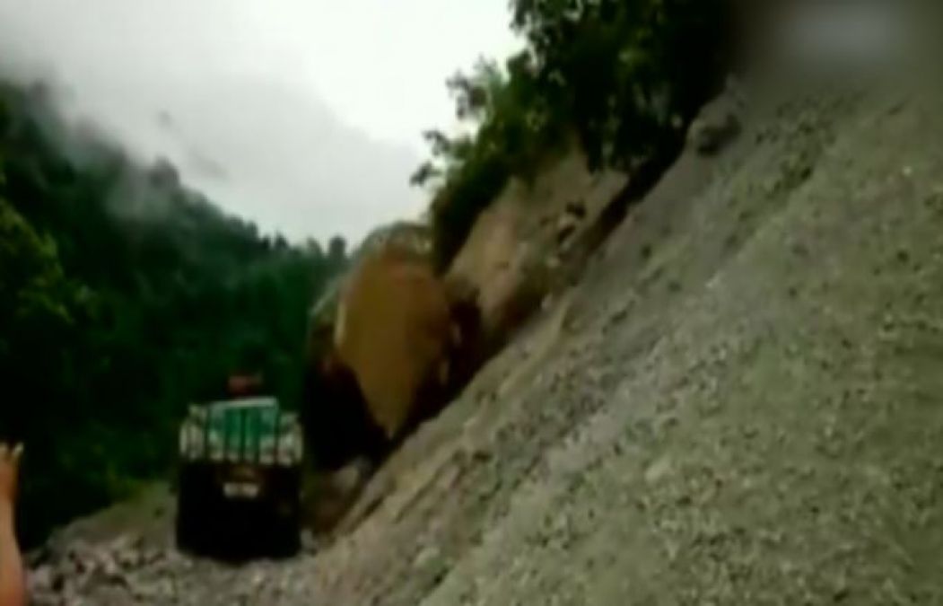 Mountain fell on Tractor Due to Rain, Watch Video!