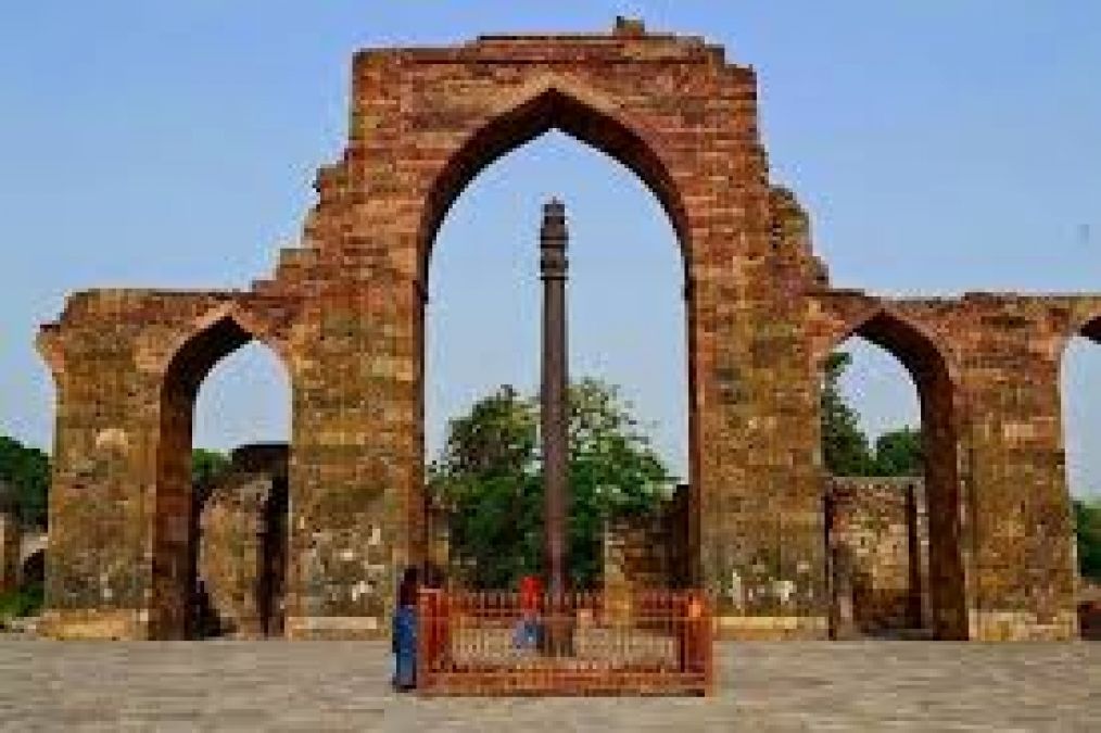 This 1600-year-old iron pillar of Delhi has many secrets