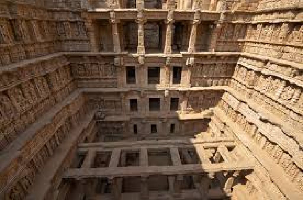 This stepwell is 900 years old, many deep secrets are hidden in it