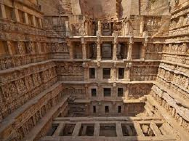 This stepwell is 900 years old, many deep secrets are hidden in it