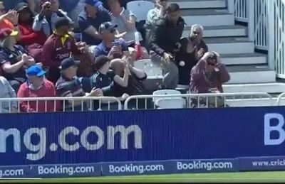 VIDEO : क्रिकेट मैच में हुआ कुछ ऐसा, कि जोर-जोर से हंसने लगा पूरा स्टेडियम