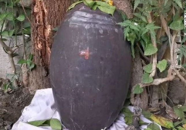 More than 200-year-old Shivling found in well, crowd gathers for puja
