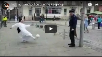 जब एक नन और एक पुलिस वाले ने खेली फुटबॉल की पारी, देखे वीडियो में