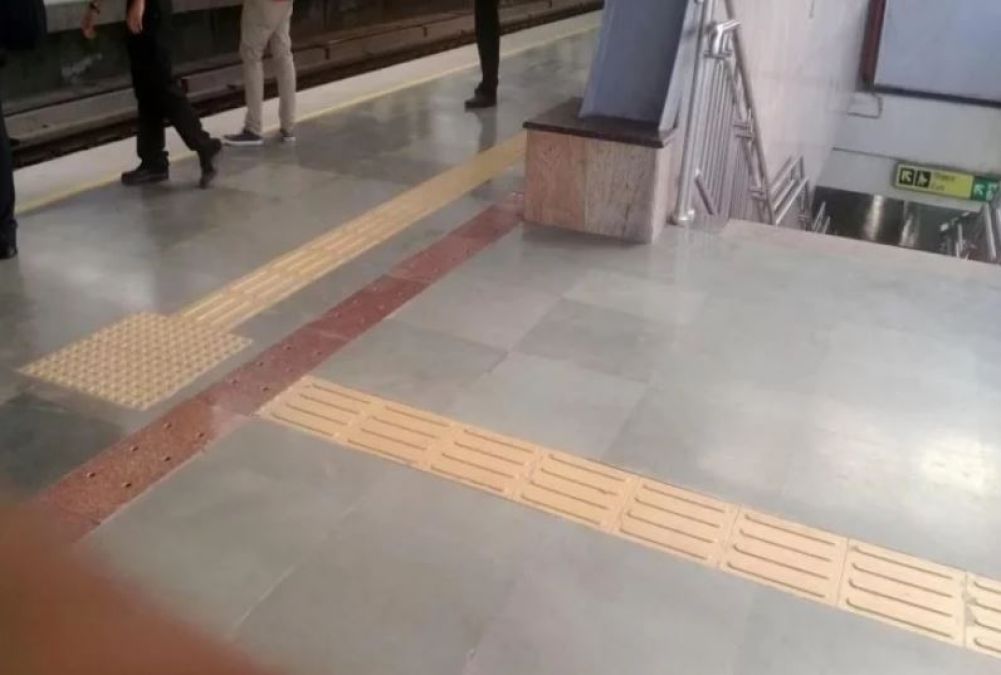 Do you have the answer to this question, why is the yellow line on the Metro station?
