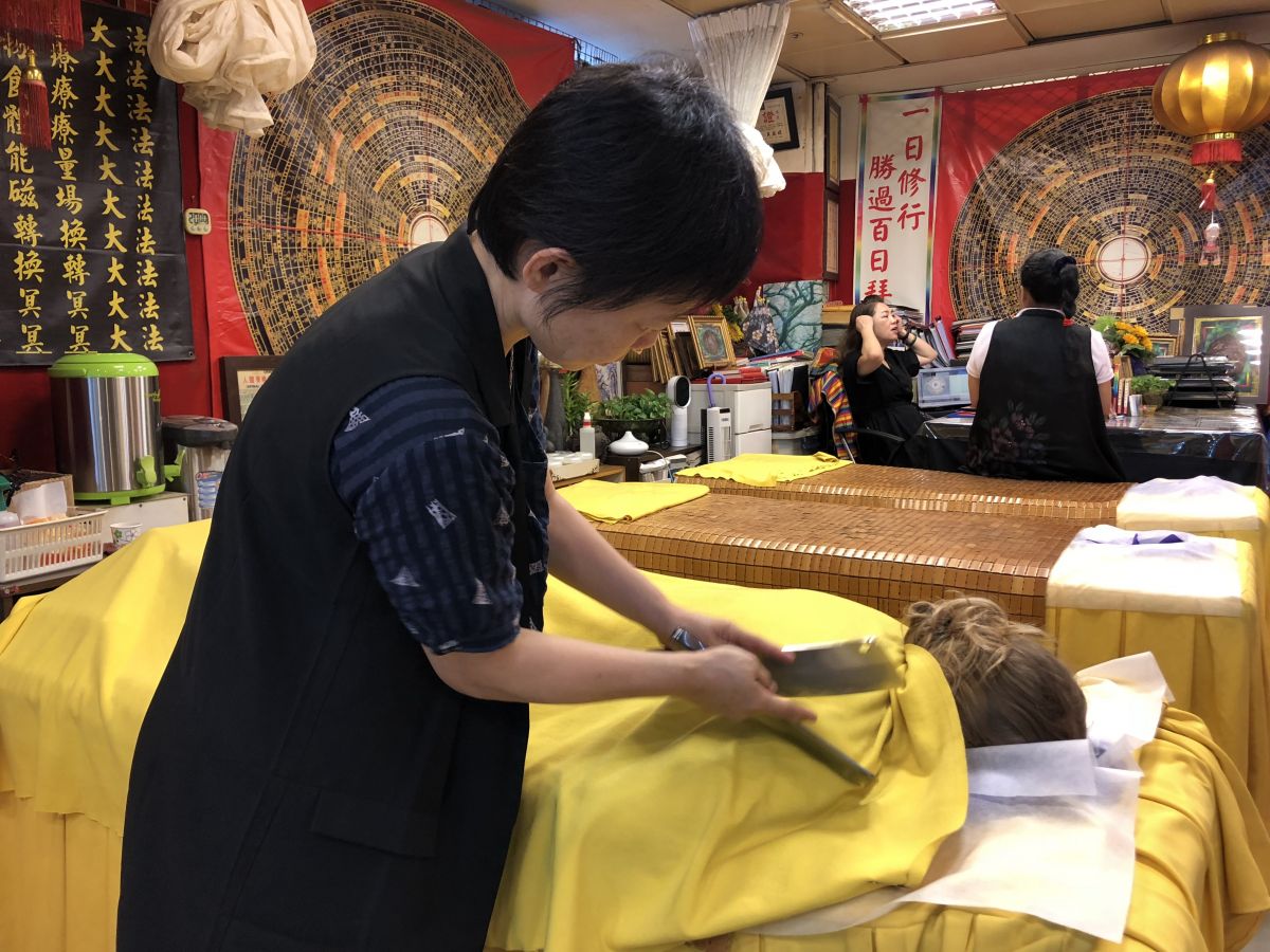 Ancient Knife Therapy Massage is popular in Taiwan