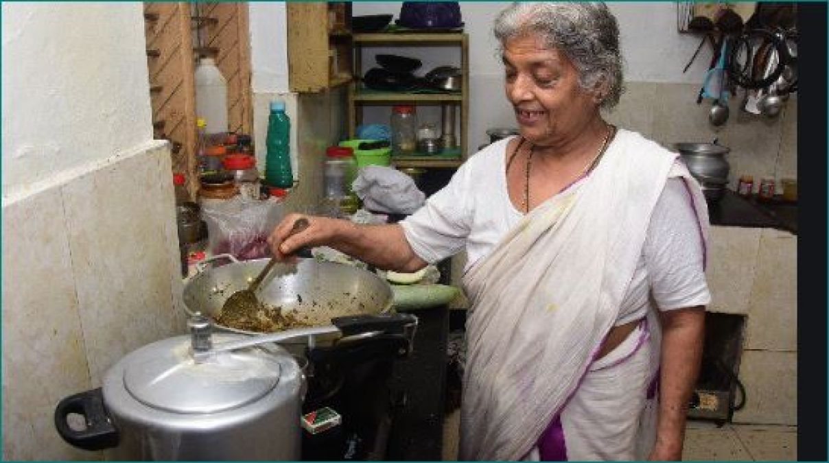 72-year-old Kerala woman has been providing food to people for years, read the inspiring story here