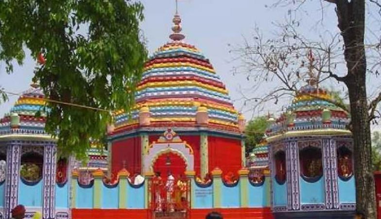 इस मंदिर में चढ़ते हैं हाथी घोड़े, जानिए इसके पीछे का कारण | NewsTrack  Hindi 1