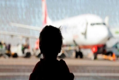 एयरपोर्ट पर बच्चा भूलकर फ्लाइट में बैठ गई मां, आधे रास्ते से फिर लौटा विमान