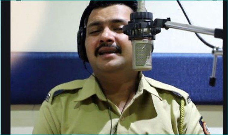 This Maharashtra Police Jawan trending on YouTube due to his passion for singing