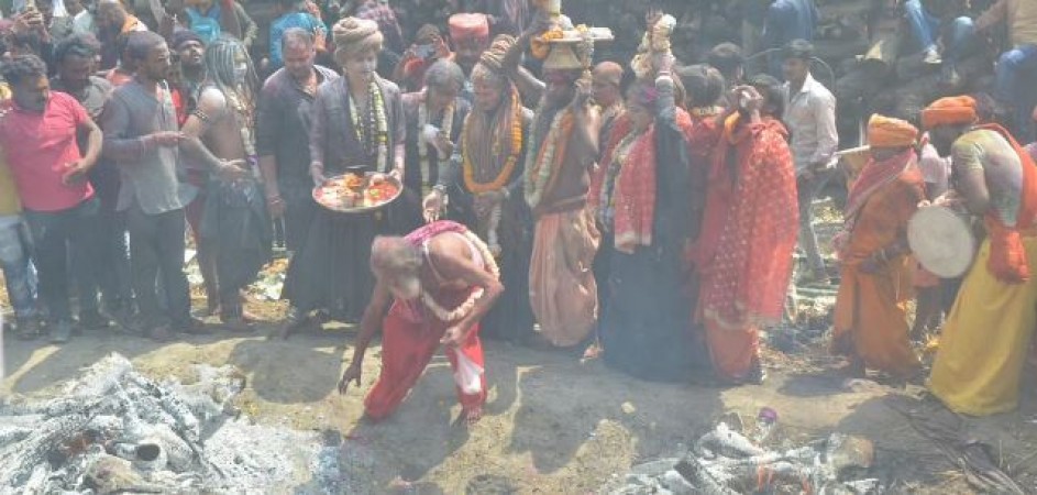 Here Holi is played with the ashes and ashes of pyre, know unique tradition