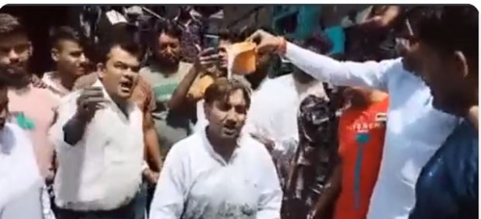 VIDEO: Real life hero! Councilors jumped into the drain, people bathed with milk as soon as they came out