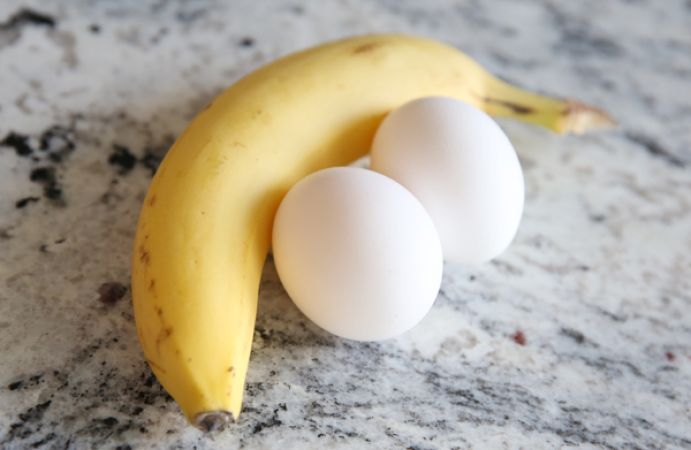 'अंडा खाने के बाद केला खाने से हो सकती है मौत', क्या है इस मेसेज के पीछे का वायरल सच