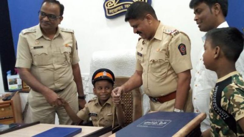 सात साल के बच्चे को बनाया गया पुलिस इंस्पेक्टर