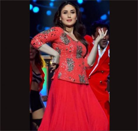 Photos : Zee Cine Award में मां बनने के बाद पहली बार इस अंदाज़ में दिखी Bebo