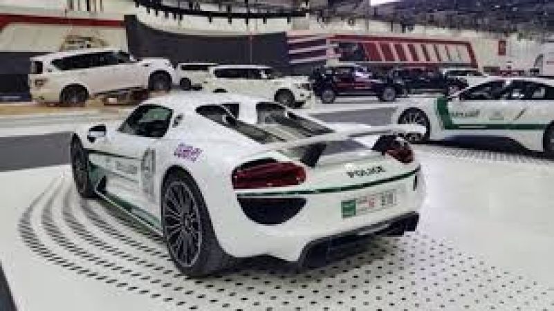 दुबई में पुलिस वाले इस्तेमाल करेंगे दुनिया की टॉप स्पीड वाली कार Bugatti Veyron