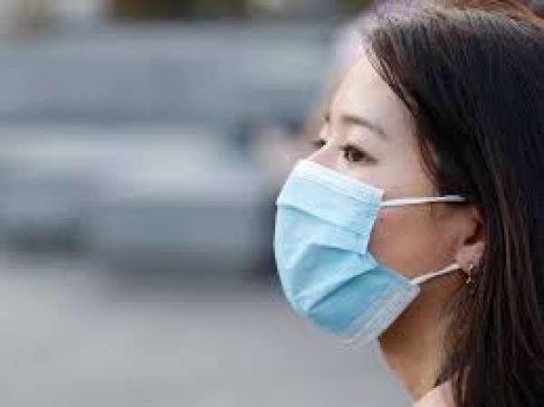 Its's crazy! Woman makes hole in mask so that she can breath