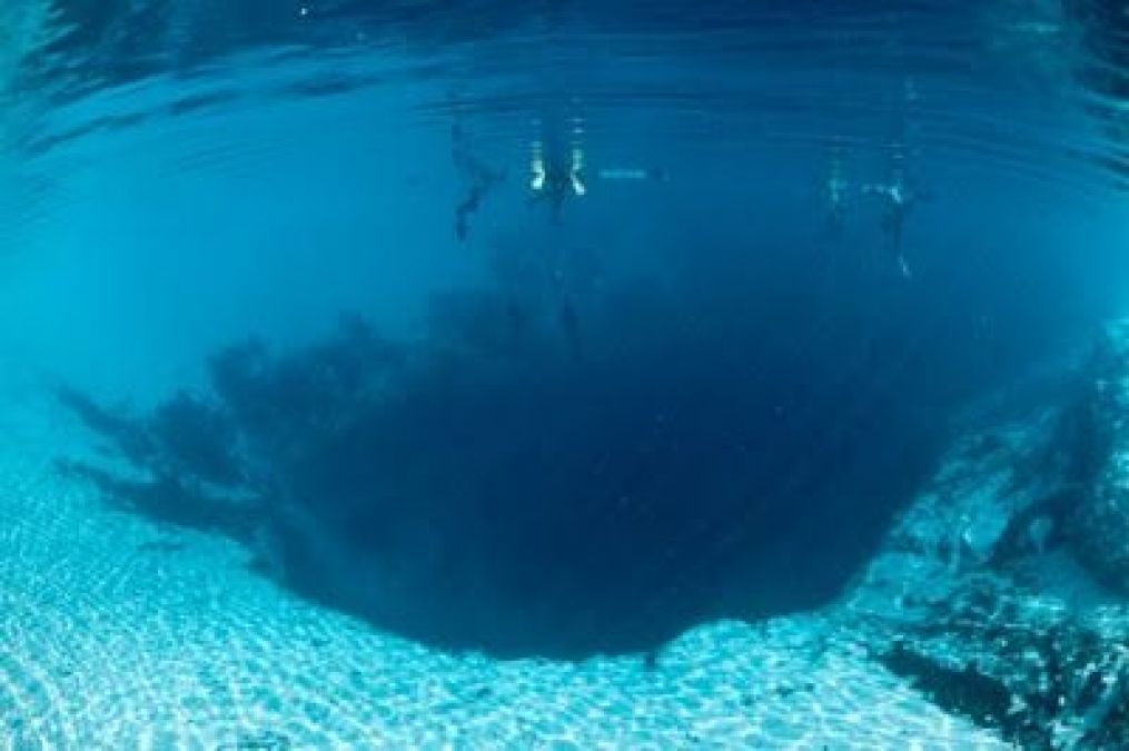 समुद्र में हजारों साल पहले बनी 'ग्रेट ब्लू होल' गुफा, धरती की है सबसे अद्भुत जगह
