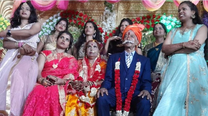 After 42 years of marriage, the bridegroom reached to get the wife's cow's cow with his daughters