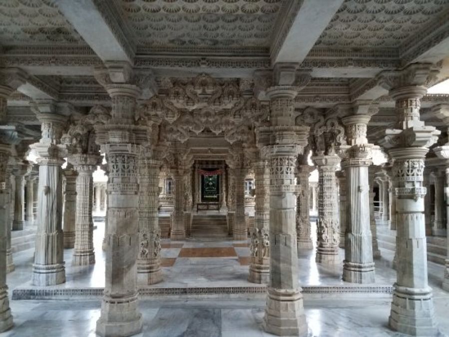 This beautiful temple possesses unmatched treasure of craft beauty