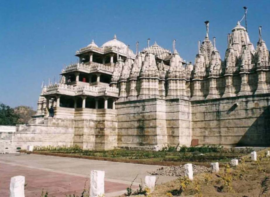 This beautiful temple possesses unmatched treasure of craft beauty