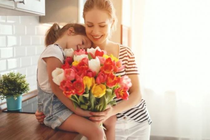 Mother's day : इस बार अपनी माँ को दें कुछ खास सरप्राइज, एक दिन पहले करें तैयारी