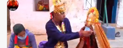 Video: Wedding rituals and mantras changed amid corona crisis, won't stop laughing