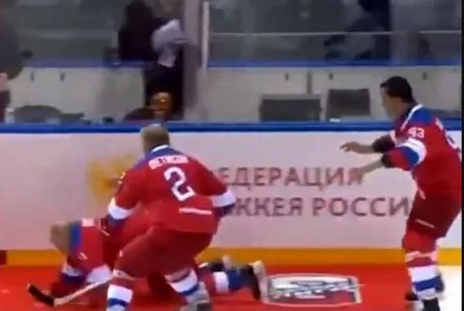 VIDEO : हॉकी खेलने के दौरान धड़ाम से गिरे रशियन राष्ट्रपति, झट से खड़े होकर..'