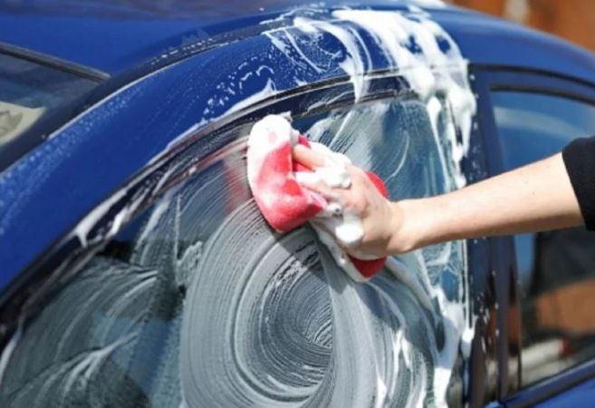 अजीबोगरीब कानून : अंडरवियर से गाड़ी साफ करने तो कहीं ना हंसने पर जुर्माना और सजा