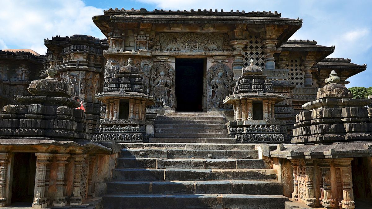 This unique temple shows beautiful specimen of Indian art