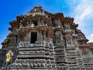 This unique temple shows beautiful specimen of Indian art