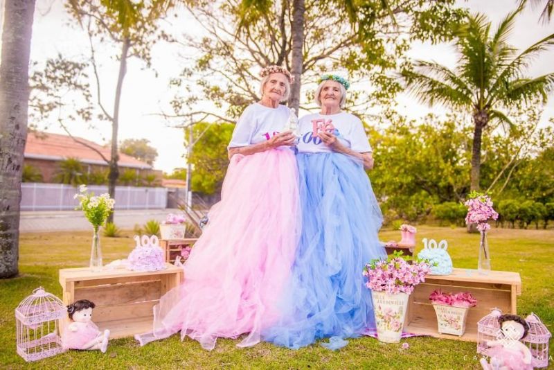इन जुड़वा बहनों ने इस खास तरीके से मनाया अपना 100वां जन्मदिन